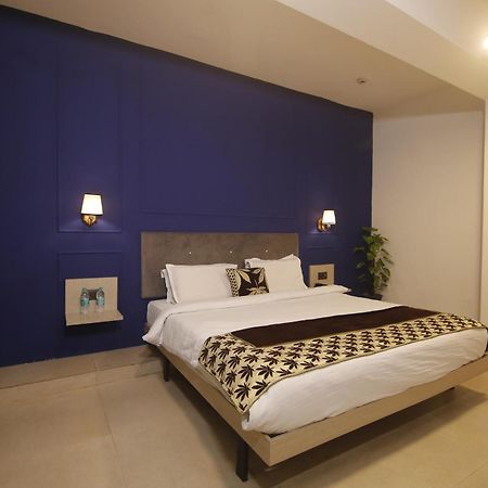 Virohaa Garden Hotel Газиабад Екстериор снимка