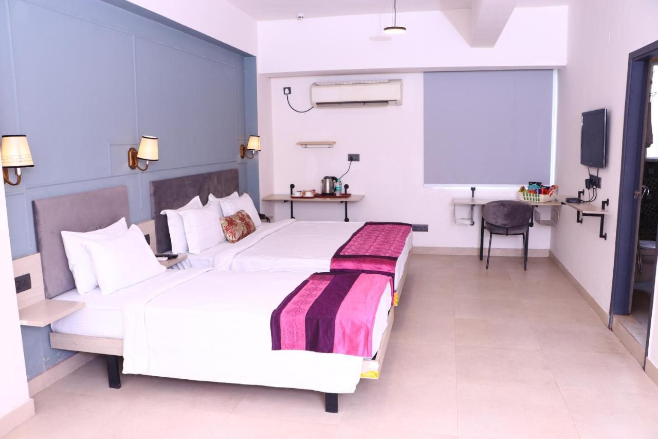 Virohaa Garden Hotel Газиабад Екстериор снимка