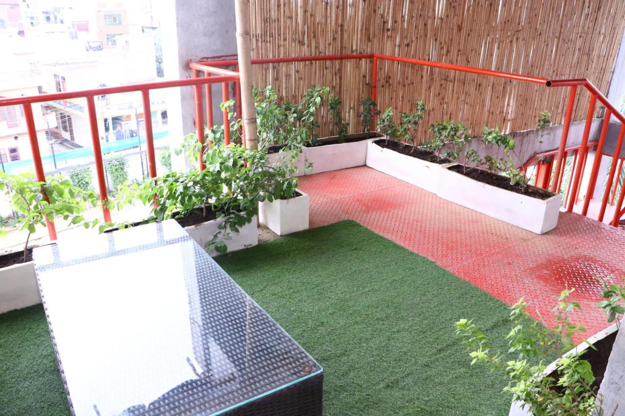 Virohaa Garden Hotel Газиабад Екстериор снимка