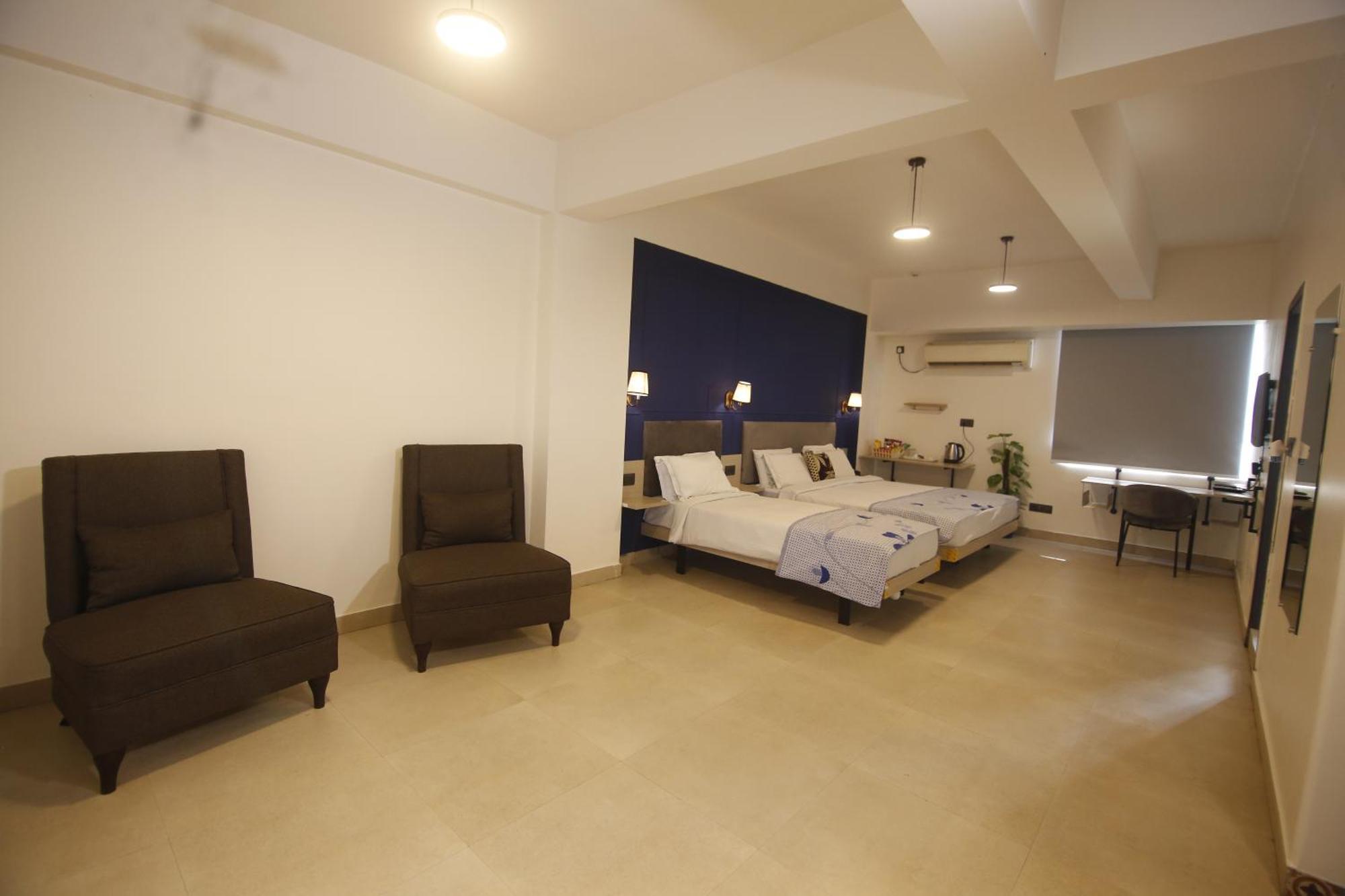 Virohaa Garden Hotel Газиабад Екстериор снимка