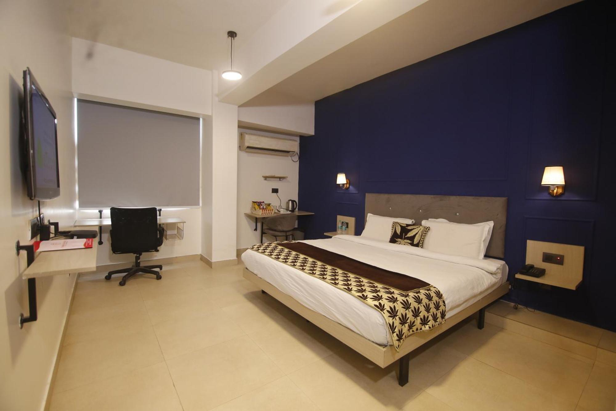 Virohaa Garden Hotel Газиабад Екстериор снимка