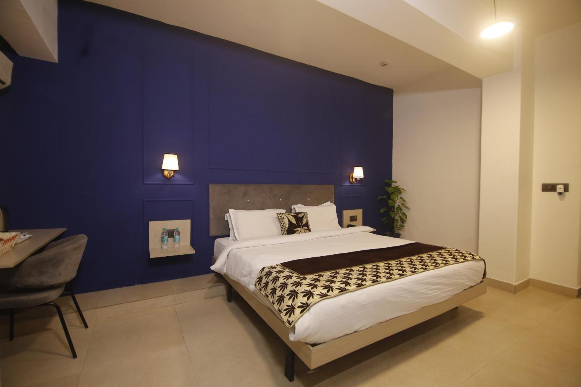 Virohaa Garden Hotel Газиабад Екстериор снимка