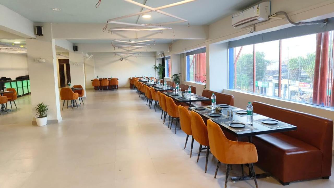Virohaa Garden Hotel Газиабад Екстериор снимка